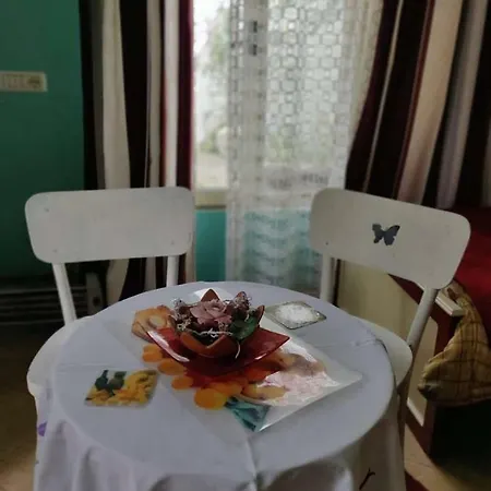 Private Historic Center بيت ضيافة إلباسان